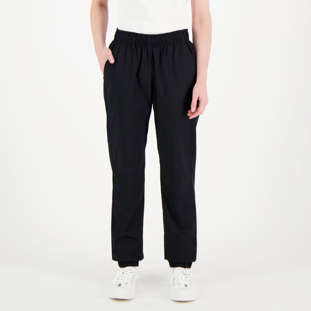 Suoralahkeinen Sasu Unisex Housu värissä Black.