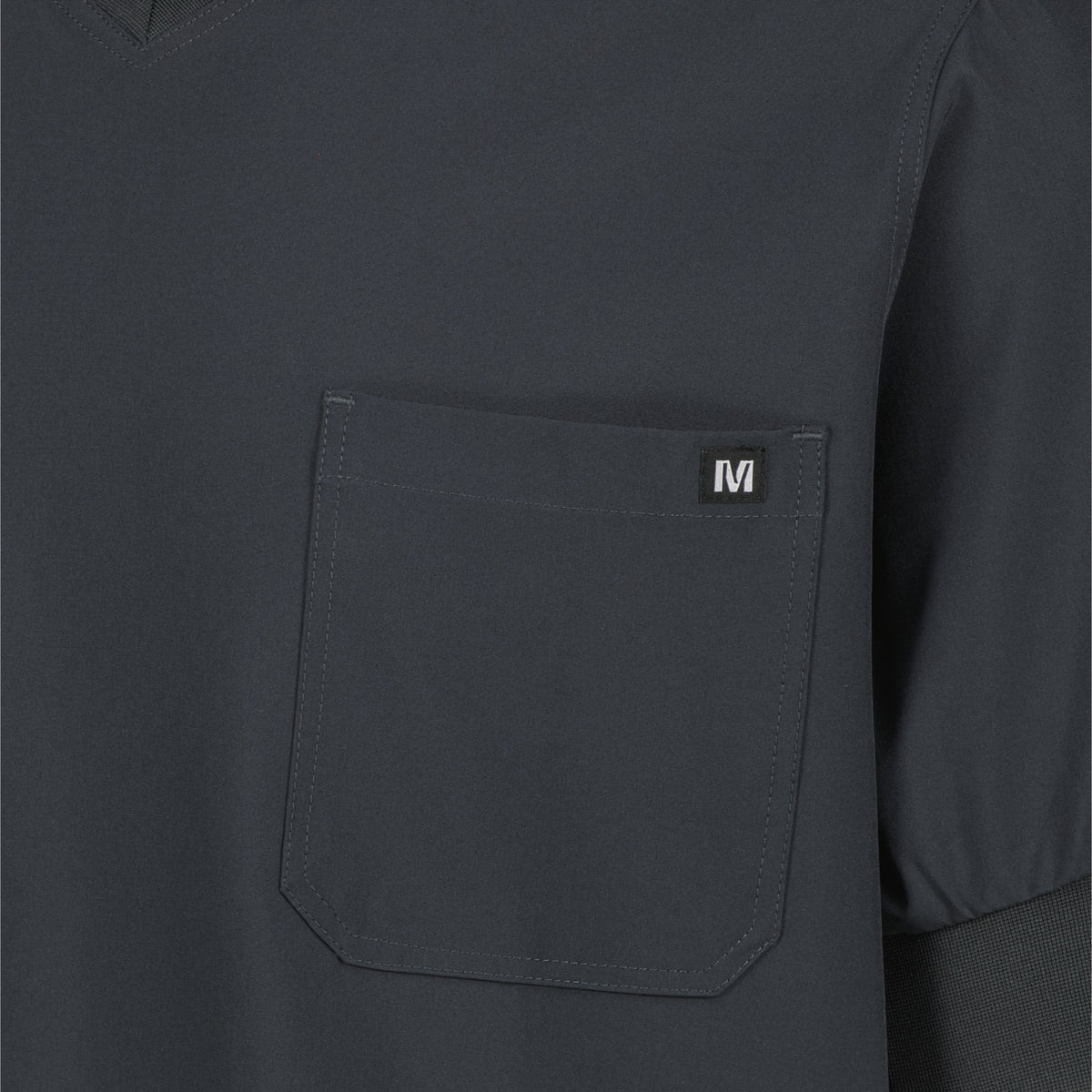 Magentan sävyisen Teri unisex paidan logollinen rintatasku